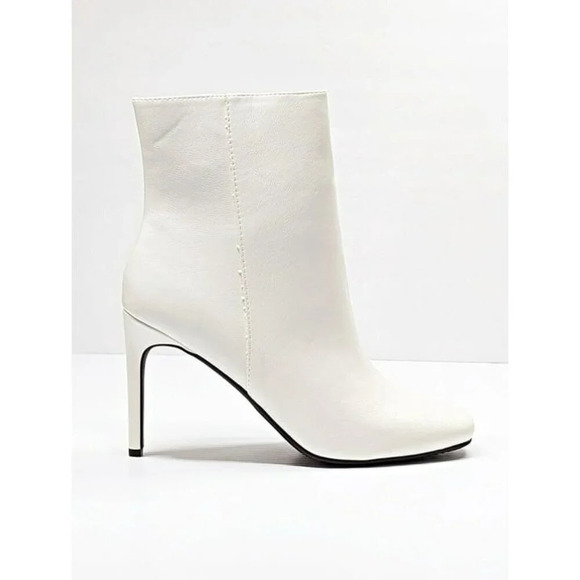 Journee Collection Women's Silvy Heel Bootie White Size 10 (MSRP $100) - Picture 3 of 11